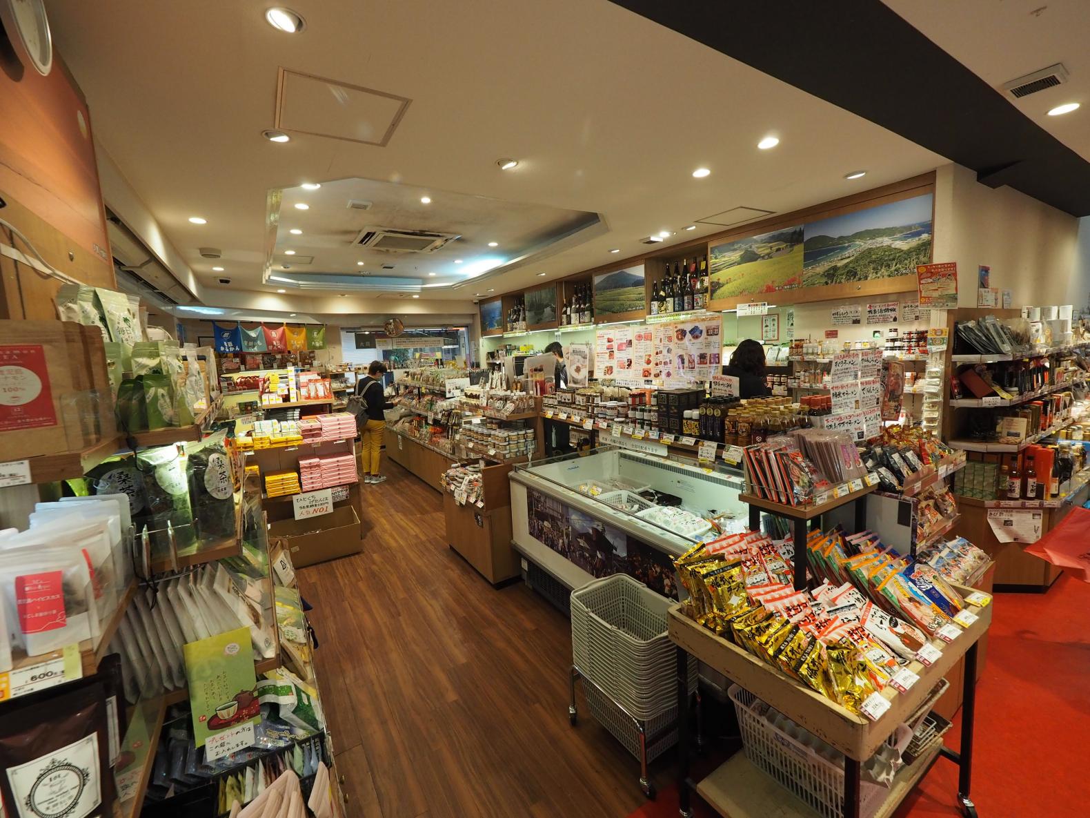 Hunt for bargains at <Kago-ichi>, Kagoshima’s specialty products market!-1