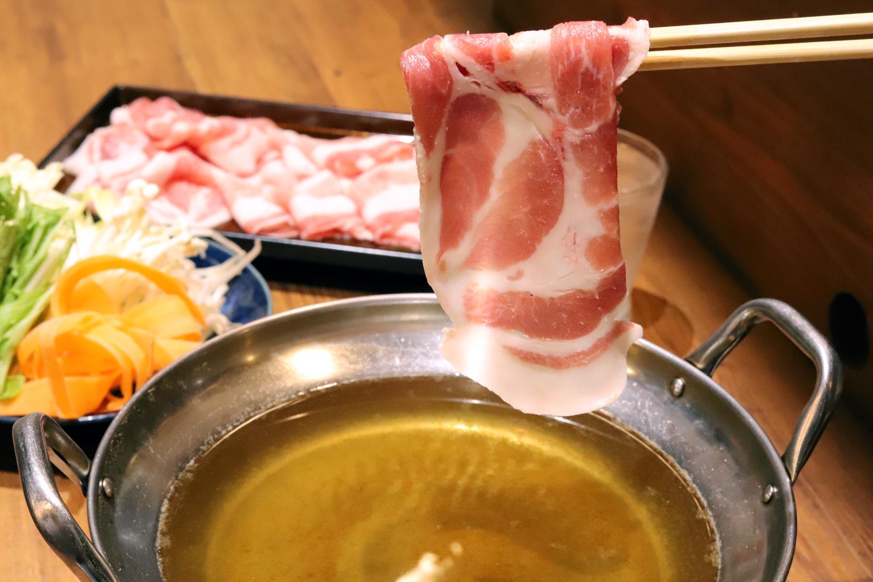 鹿儿岛黑猪肉涮涮锅和黑牛肉寿喜烧　SATSUMA-1